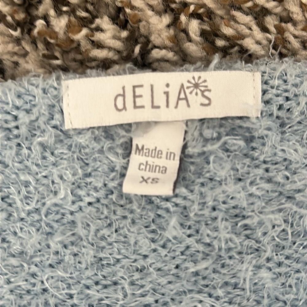 Delia’s Sweater - Picture 6 of 7